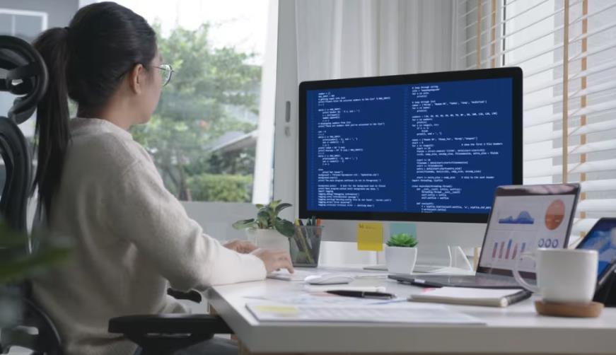 吴中区软件开发公司实战建议:网站赋能,为何必须接入支持机器人?